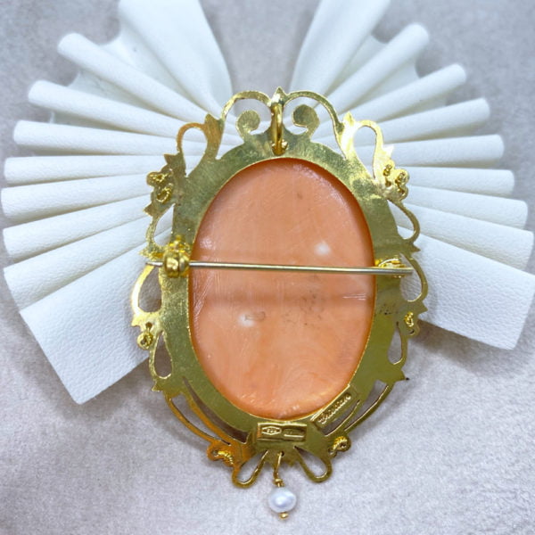 Spilla con cammeo in corallo rosa - Horos Officina Orafa Spilla con cammeo in corallo rosa - Horos Officina Orafa