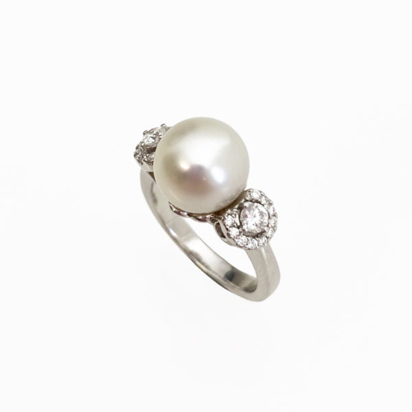 Anello con perla e diamanti - Horos Officina Orafa Anello con perla e diamanti - Horos Officina Orafa