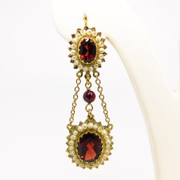 Orecchini con granato e perle - Horos Officina Orafa Orecchini con granato e perle - Horos Officina Orafa