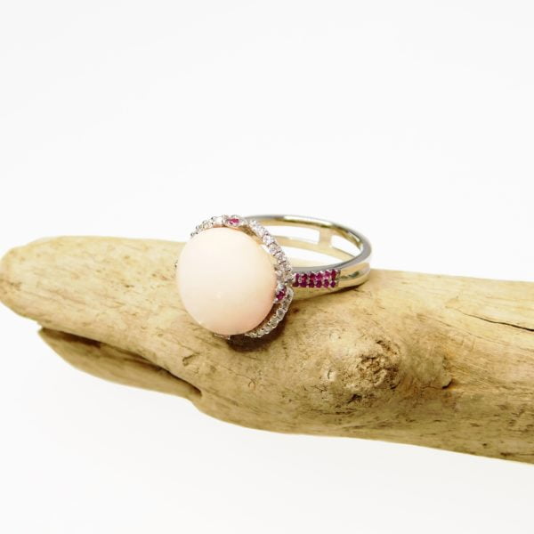 Anello con corallo rosa orientale (peau d'ange) - Horos Officina Orafa