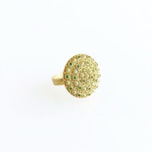 Anello in filigrana con smeraldi